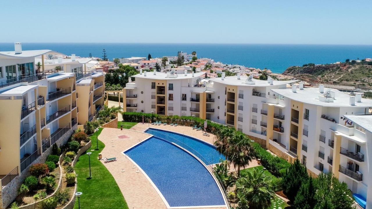 Bnb Homes Ocean View Apartment With Huge Sunny Terrace, 2 Swimming Pools & Tennis Court Албуфейра Екстер'єр фото