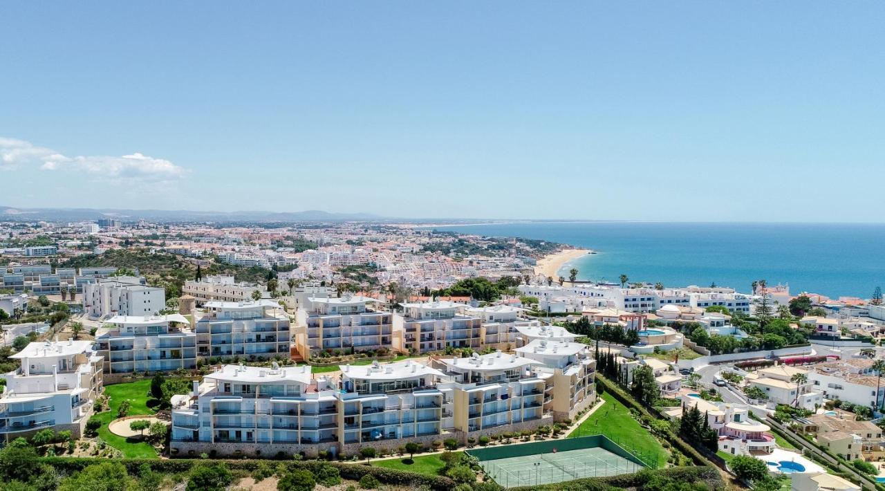 Bnb Homes Ocean View Apartment With Huge Sunny Terrace, 2 Swimming Pools & Tennis Court Албуфейра Екстер'єр фото